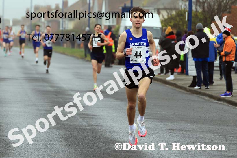 Mens under-17s 5k, 2023 Northern Mens 12 stage and Womens 6 Stage Relays and Young Athletes, Redcar. Photo: David T. Hewitson/Sports for All Pics